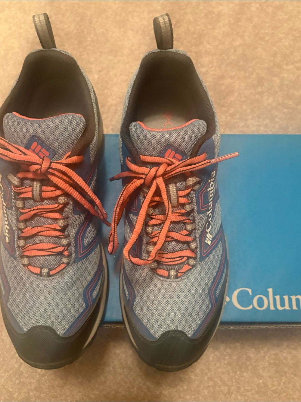 Columbia Women’s 8.5 NIB Never worn